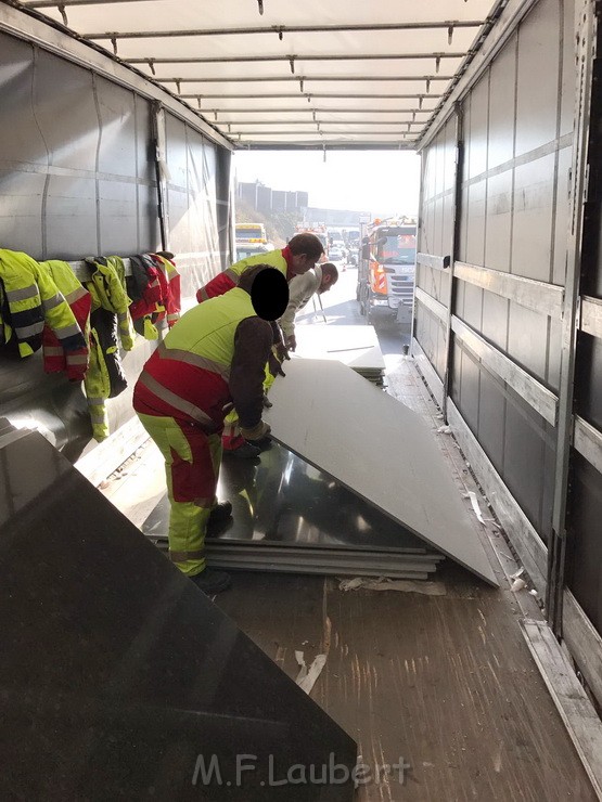 LKW Ladung verschoben A 3 Rich Oberhausen Hoehe AS Koeln Dellbrueck SP P36.jpg